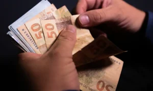 Entenda a Política de Adiantamento Salarial da Sua Empresa
