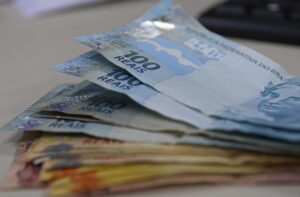 Trabalhadores Terão Novo Salário Mínimo de R$ 2.099: Entenda a Medida